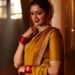 Vimala Raman Instagram - ‘In the right light, at the right time, everything looks extraordinary!’ ✨💥#aaronrose #stylist @aayeshaa.mariam #makeupartist @narasimhamakeupartist #hairstylist @raghavacharyramoju . . . . . #rudrangi #movie #cinema #telugu #period #historical #look #favourite #royal #styledbyayesha #style #indianwear #traditional #exploremore #explore #saree #fashion #lighting #light #photography #set #best #actor #actress #vimalaraman