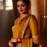 Vimala Raman Instagram - ‘In the right light, at the right time, everything looks extraordinary!’ ✨💥#aaronrose #stylist @aayeshaa.mariam #makeupartist @narasimhamakeupartist #hairstylist @raghavacharyramoju . . . . . #rudrangi #movie #cinema #telugu #period #historical #look #favourite #royal #styledbyayesha #style #indianwear #traditional #exploremore #explore #saree #fashion #lighting #light #photography #set #best #actor #actress #vimalaraman