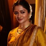 Vimala Raman Instagram - ‘In the right light, at the right time, everything looks extraordinary!’ ✨💥#aaronrose #stylist @aayeshaa.mariam #makeupartist @narasimhamakeupartist #hairstylist @raghavacharyramoju . . . . . #rudrangi #movie #cinema #telugu #period #historical #look #favourite #royal #styledbyayesha #style #indianwear #traditional #exploremore #explore #saree #fashion #lighting #light #photography #set #best #actor #actress #vimalaraman