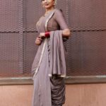 Vimala Raman Instagram - ‘People will stare, make it worth their while’ - #tomford 😉😎🪷🩶🤎 #stylist #styledbyayesha @aayeshaa.mariam 😘❤️ #makeupartist @narasimhamakeupartist #hairstylist @raghavacharyramoju . . . #rudrangi #regal #royal #period #film #movie #cinema #telugu #new #look #indianoutfit #traditional #classic #love #lovemyjob #instagood #actor #actress #vimalaraman
