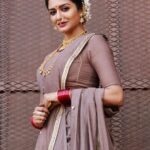 Vimala Raman Instagram - ‘People will stare, make it worth their while’ - #tomford 😉😎🪷🩶🤎 #stylist #styledbyayesha @aayeshaa.mariam 😘❤️ #makeupartist @narasimhamakeupartist #hairstylist @raghavacharyramoju . . . #rudrangi #regal #royal #period #film #movie #cinema #telugu #new #look #indianoutfit #traditional #classic #love #lovemyjob #instagood #actor #actress #vimalaraman