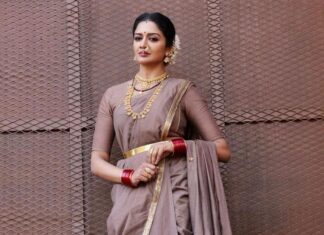 Vimala Raman Instagram - ‘People will stare, make it worth their while’ - #tomford 😉😎🪷🩶🤎 #stylist #styledbyayesha @aayeshaa.mariam 😘❤️ #makeupartist @narasimhamakeupartist #hairstylist @raghavacharyramoju . . . #rudrangi #regal #royal #period #film #movie #cinema #telugu #new #look #indianoutfit #traditional #classic #love #lovemyjob #instagood #actor #actress #vimalaraman