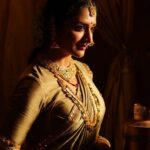 Vimala Raman Instagram - ✨The brighter the light the deeper the shadow ✨- Jay kristoff Big shout out to my amazing team ❤️🙏🏻 #stylist @aayeshaa.mariam #makeupartist @narasimhamakeupartist #hairstylist @raghavacharyramoju #photographer #venkataramana . . . #rudrangi #meerabhai #movie #cinema #telugu #mew #latest #look #royalty #royal #indian #traditional #styling #queen #love #picoftheday #actor #actress #vimalaraman