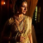 Vimala Raman Instagram - ✨The brighter the light the deeper the shadow ✨- Jay kristoff Big shout out to my amazing team ❤️🙏🏻 #stylist @aayeshaa.mariam #makeupartist @narasimhamakeupartist #hairstylist @raghavacharyramoju #photographer #venkataramana . . . #rudrangi #meerabhai #movie #cinema #telugu #mew #latest #look #royalty #royal #indian #traditional #styling #queen #love #picoftheday #actor #actress #vimalaraman