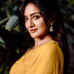 Vimala Raman Instagram - Soul full of happiness 🌻💛 #photographer @rohitnagsai 🫶🏽😘 . . . . #rudrangi #promotions #backtoback #rudrangiincinemas #movie #latest #love #happiness #release #telugu #hyderabad #yellow #colorful #colourful #actor #actress #actorslife #vimalaraman