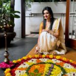 Vimala Raman Instagram - Onam Ashamsakal from me to You all ❤️🫶🏽🎆🥳 . . . #onam #onamashamsakal #onamcelebration #pookolam #feel #thattimeoftheyear #love #malayalam #white #kerala #fashion #saree #actor #actress #vimalaraman Chennai