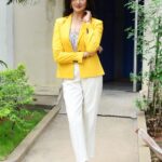 Vimala Raman Instagram – 🌻 Live life in warm yellows 🌻💛✨
.
.
.
#backtoback #release #work #lovemyjob #movies #cinema #asvins #asvinspressmeet #tamil #telugu #hyderabad #yellow #myfavorite #style #fashion #picoftheday #actor #actorslife #actress #vimalaraman