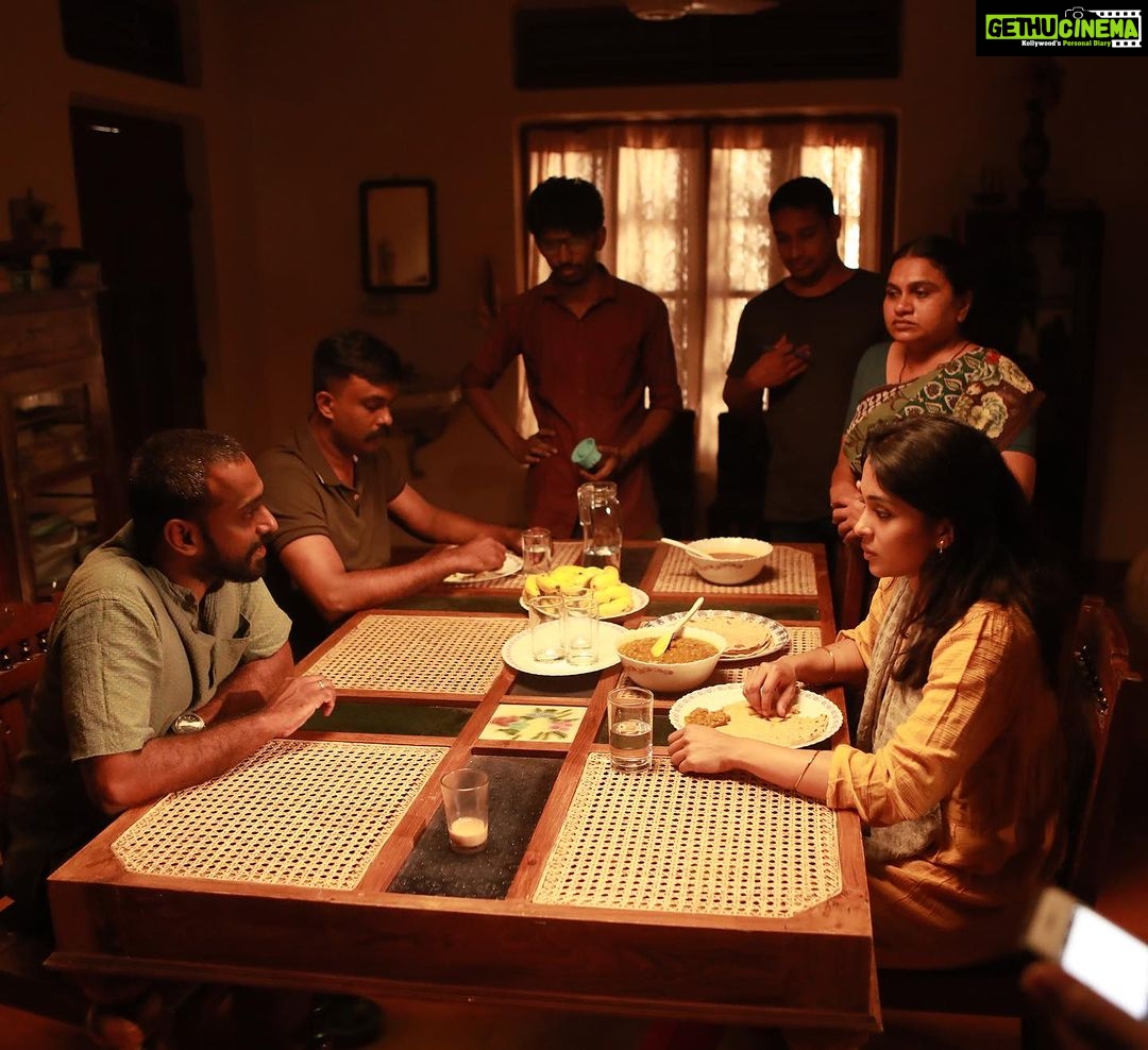 Vinitha Koshy Instagram - Luca shooting time discussions with Akbar and Fathima. Their cold relationship equation in the film gives more depth to the warm/hot relationship of the other couple, Luca and Niharika with the deliberate contrast, both thematically and in treatment. #Throwback #lucamovie @nithin_george_official @koshyvinitha @geethi_sangeetha @abrusimon @hussain___faris