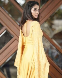 Vinitha Koshy Instagram - ‘Seek to be whole, not perfect’ PC @ashiq_rahim Costume @ahdesignlabel Makeup @aishamuhsina