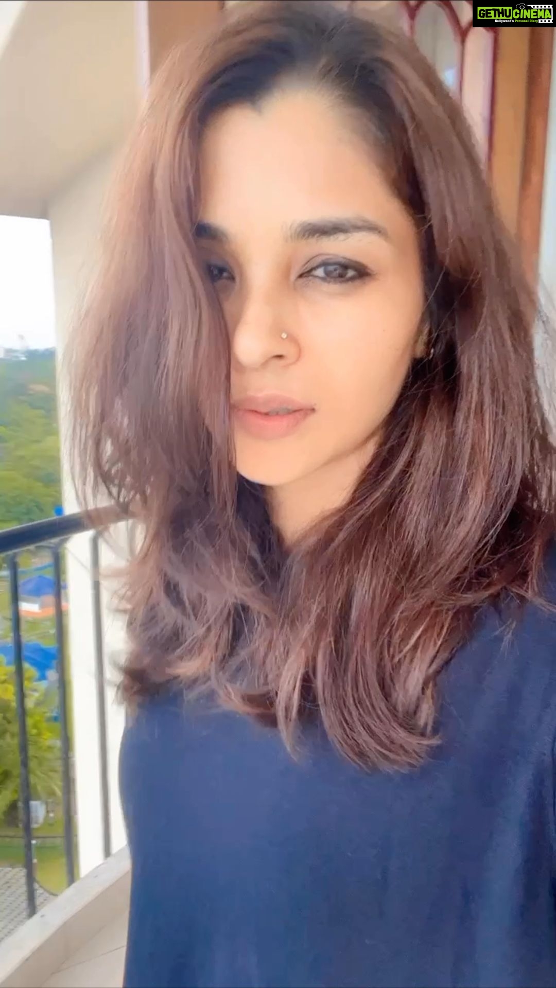 Vinitha Koshy Instagram - Promise yourself to be so strong that nothing can disturb your peace of mind 💫🥂
