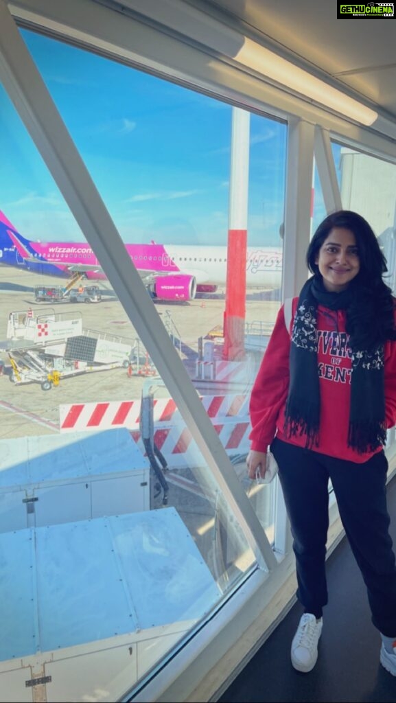 Vishakha Singh Instagram - A recruiter once told me he could see me only in 2 industries : airlines or hospitality He was right - I am in flights and hotels more often than I am at my office #TravellingFeet #wanderfolk #traveller