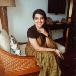 Vishakha Singh Instagram - A shoutout to @ruchirathore755 and @soovos_handlooms for delivering! My commitment to a sustainable wardrobe has been reinforced in 2023. I no longer shop on impulse ( i never liked shopping anyways ). I don’t shop fast fashion. So no Zara’s , H&Ms , Mango et al anymore. No polyester blends or any other unsustainable fabric choice. I have learnt to dig into my wardrobe to rewear or share from my mom, sister, niece, besties (read borrow 😅) If I do shop - it has to be local as far as possible. I am in the midst of @remakeourworld ‘s 90 days #NoShoppingChallenge Proud to say I am winning. Borrowed this beautiful tussar hand embroidered saree featuring ajrakh work from Bhuj by @soovos_handlooms for an event . Light. Comfortable. Very 🇮🇳 ❤️ 📸 @swatityagi986 Jaypee greens resorts n Spa