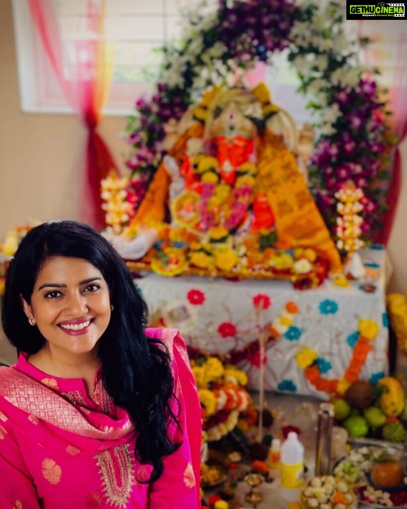 Vishakha Singh Instagram - Happy Ganesh Chaturthi everyone! The challenges of 2020-2022 gravitated me to Lord Ganesh and Lord Shiva ..and I cannot even begin to emphasise the peace I have experienced by chanting their mantras. Artist, singer , musician #UmaMohan ‘s soothing voice and composition of the #TheDivineChantsKOfGanesh and #TheDivineChantsofShiva have been my constants the last 3 years! So, while I play these chants in loop and savour my modaks, I pray that the God of new beginnings and removal of obstacles blesses each one of us. #GanpatiBappaMorya !