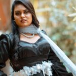 Vishnu Priya Instagram - Making video... from @slashmakeupacademy MUA: @dina_chennaimakeupartist Hairstylist: @shalini_hairartist Photography Done by: @eyemomentclickers Chennai, India