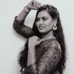 Vishnu Priya Instagram - ✨ @ivishnupriyagandhi 🦋 . . #silksmitha #vishnupriyagandhi #ivishnupriyagandhi #clonetamizh #photography #vintagestyle #vintage #photographylovers #blackandwhite #loveblack #lovequotes #books #puthagakoodu #tamilcinema #silksmithafans #love #instagram
