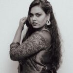 Vishnu Priya Instagram - ✨ @ivishnupriyagandhi 🦋 . . #silksmitha #vishnupriyagandhi #ivishnupriyagandhi #clonetamizh #photography #vintagestyle #vintage #photographylovers #blackandwhite #loveblack #lovequotes #books #puthagakoodu #tamilcinema #silksmithafans #love #instagram