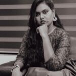 Vishnu Priya Instagram - ✨ @ivishnupriyagandhi 🦋 . . #silksmitha #vishnupriyagandhi #ivishnupriyagandhi #clonetamizh #photography #vintagestyle #vintage #photographylovers #blackandwhite #loveblack #lovequotes #books #puthagakoodu #tamilcinema #silksmithafans #love #instagram