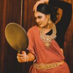 Vishnu Priya Instagram – 📸 Captivating Moments with @ivishnupriyagandhi and Makeup by @ajay_artistry! ✨✨

🌟 There’s nothing more empowering than embracing your true beauty! 💄✨ Today’s #PhotoShootGoals were achieved thanks to the incredible talents of @ivishnupriyagandhi and the artistry of @ajay_artistry. A special shoutout to the team behind the lens, capturing these mesmerizing shots! 📷🔥

💫 From striking poses to flawless makeup, this photo shoot was a true masterpiece. @ivishnupriyagandhi elegance and confidence combined with @ajay_artistry skillful touch created an unforgettable visual experience! 🌸💋

🌟 Join us on this fashion and beauty journey as we explore the latest trends and showcase the artistry of @ivishnupriyagandhi and @ajay_artistry. Get ready for jaw-dropping transformations and a celebration of individuality! 🎉💫

✨ Tap the ♥ button, follow along, and share the love for this incredible collaboration! Don’t forget to check out @ivishnupriyagandhi and @ajay_artistry for more #InspiringBeauty content. 💖🔥

🔖 Tag your fashion-forward friends who need a dose of inspiration and let us know your favorite shot in the comments below! 🗨✨

#CaptivatingMoments #ivishnupriyagandhi #ajay_artistry #PhotoShootGoals #BehindTheLens #FlawlessMakeup #FashionAndBeauty #EmbraceYourBeauty #UnforgettableExperience #JawDroppingTransformations #Individuality #InspiringBeauty #FashionInspiration #ShareTheLove ❤✨ Chennai, India