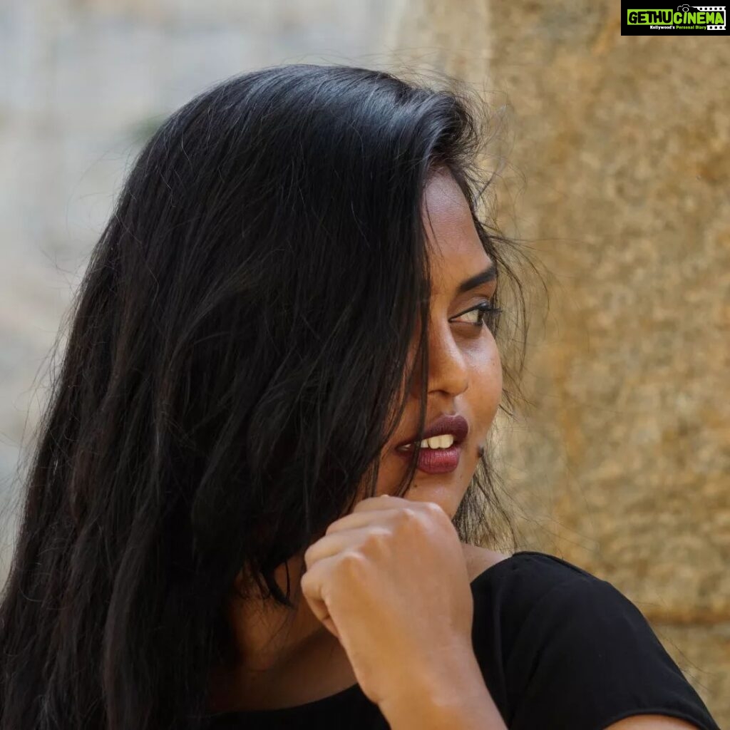 Vishnu Priya Instagram - ✨Even the stars were jealous of the sparkle in her eyes✨ Frame : @ivishnupriyagandhi Credits : @rajarla7 💙💙💙💙💙💙💙💙💙💙 #jrsilksmitha #vintageactress #tamilactress #teluguactress #ivishnupriyagandhi #queenofstage #silksmitha #model #modelling #fashion #modelshoot #rajarlaphotography #rajarla7 #photoshoot #candid Tirupati - Smart City