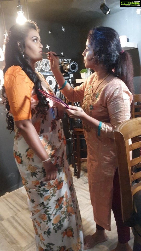 Vishnu Priya Instagram - wait till end for tat ultimate silk expression🤩🔥🔥🔥 Silk Smitha look & like Makeover for @ivishnupriyagandhi @behindwoodsofficial Mua @bavibabu_mua Hairdo @achu_hairstylist Special thanks to the whole team for giving this opportunity♥️ . . . #silk #silksmitha #silkinterview #rebornsilk #look&like #makeupartist #BavisMakeoverArtistry #bavismakeover #bavibabumua #bavibabu_mua #specialmakeup #reels #reelsinstagram #chennaimakeupartist #topmakeupartist #chennaimua #chidambarammakeupartist #bridalmakeup #bridalmakeupartist #celebrity #celebritymakeupartist #pondicherrakeupartist #thanjavurmakeupartist #behindwoods #behindwoodofficial Behindwoods