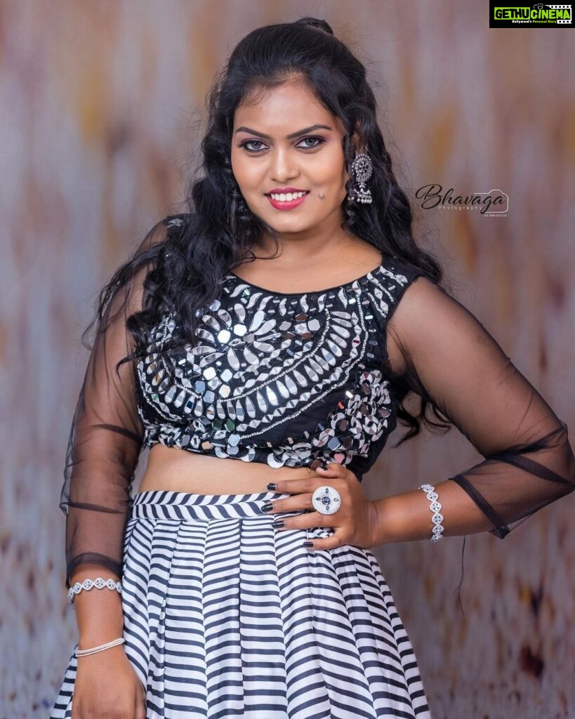 Vishnu Priya Instagram - Muse @ivishnupriyagandhi pc @bhavaga_photography jewels @chennai_jazz costume @mokshe_rental_destination Mua @bhavanasmakeoverofficial Chennai Velachery