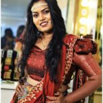 Vishnu Priya Instagram - A Timeless Resemblance! 👯‍♂️ #silksmithaLookalike Actors : @ivishnupriyagandhi PC 📸 : @venuchaithu28 IndiaGlitz Tamil