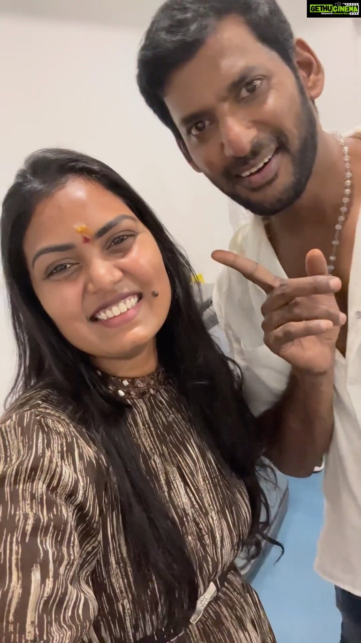 Vishnu Priya Instagram - 🥰made my day...MarkAntony movie success meet @chennai💥 Thank you so much @actorvishalofficial sir😍 and @sjsuryah sir Chennai, India