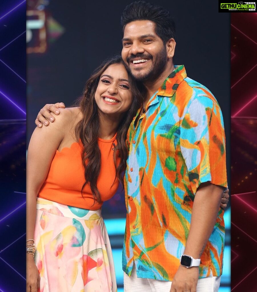Vithika Sheru Instagram - Happy friendship day to all the besties out there ❤️ blessed to have a friend like you thanks for always being there @mr.noelsean ❤️ Thankyou @starmaa for making us the part of the special episode of adivaram starmaa parivar M&H : @nicenailsbabyhyderabad ❤️ Don’t miss to watch us today at 12pm 🕛🥳