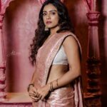 Vithika Sheru Instagram – So In Love This Saree 💕 
@teamartviewworks 
@house_of_aakriti 
@passionate_studios