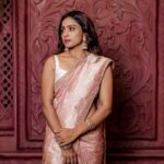 Vithika Sheru Instagram – So In Love This Saree 💕 
@teamartviewworks 
@house_of_aakriti 
@passionate_studios