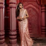 Vithika Sheru Instagram – I Carry My Grace Just Like This Saree ❤️ 

@house_of_aakriti  has an amazing collection. Do check out their page for more beautiful sarees. 

PC – @teamartviewworks 
Location – @passionate_studios