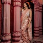 Vithika Sheru Instagram – I Carry My Grace Just Like This Saree ❤️ 

@house_of_aakriti  has an amazing collection. Do check out their page for more beautiful sarees. 

PC – @teamartviewworks 
Location – @passionate_studios