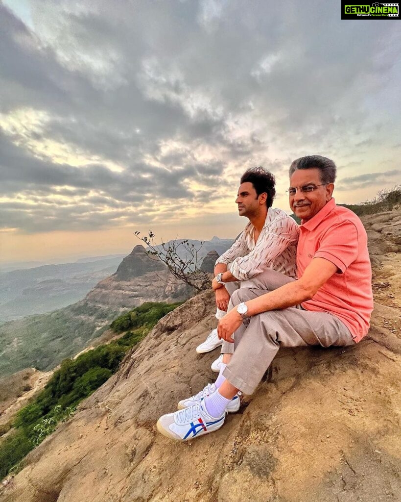 Vivek Dahiya Instagram - Thank you for always being my compass and source of strength. Happy Fathers Day, papa. @crdahiya ❤❤ to @divyankatripathidahiya for these awesome pictures