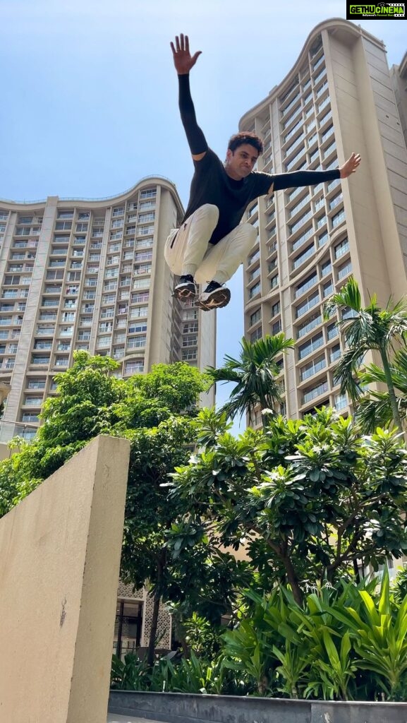 Vivek Dahiya Instagram - “Precision jumps” in parkour refers to jumping and landing between two distances whilst being precise and sticking to landing and not slide. This happens when you use all your joints in the legs to absorb the landing. Of course easier said than done, it’ll require thorough practice over months on ground before we can start jumping on a variety of surfaces. Warning ⚠ Pls do not attempt to duplicate, recreate the same or similar stunt unless trained in parkour. No plants were harmed whilst me jumping over them.