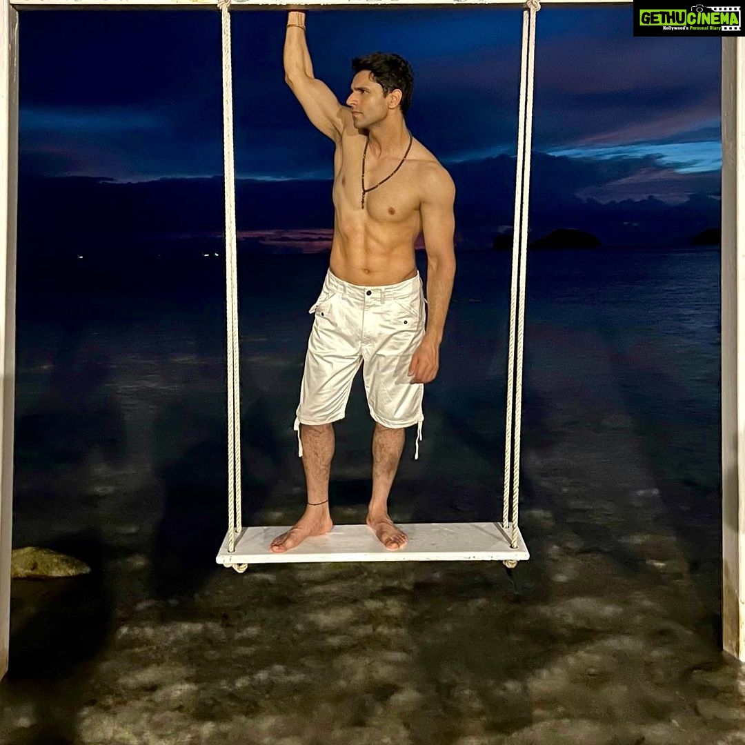 Vivek Dahiya Instagram - That’s the result of a seefood diet. See food and eat it.