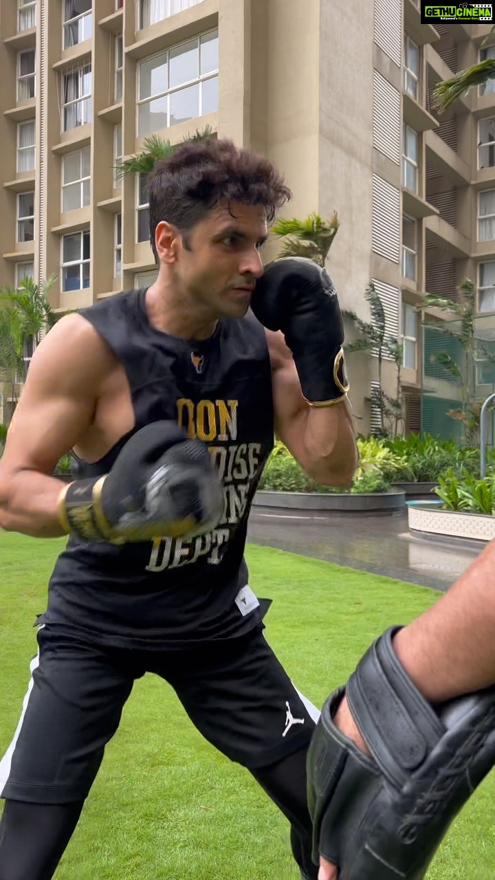 Vivek Dahiya Instagram - Train like a machine while you’re at it! 🥊