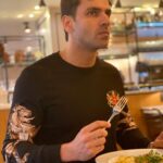 Vivek Dahiya Instagram - Embrace solitude, savour the flavors. A man and his meal, a perfect harmony. 🍽️