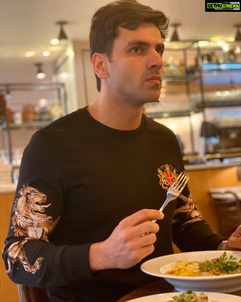 Vivek Dahiya Instagram - Embrace solitude, savour the flavors. A man and his meal, a perfect harmony. 🍽