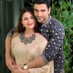 Vivek Dahiya Instagram - Mr. and Mrs. set for darshan. Ganpati Bappa Morya!! . . . Vivek’s outfit @tasvafashion @stylebysugandhasood