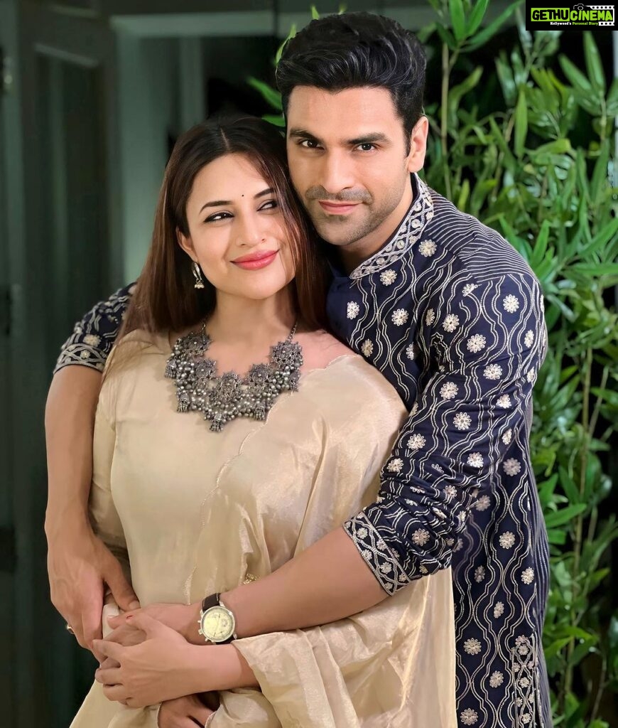Vivek Dahiya Instagram - Mr. and Mrs. set for darshan. Ganpati Bappa Morya!! . . . Vivek’s outfit @tasvafashion @stylebysugandhasood
