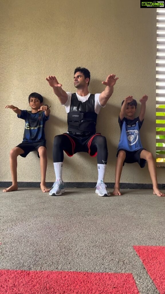 Vivek Dahiya Instagram - When I saw these two 10 yr old Messi fans wearing Ronaldo tees and perform push ups and squats in the right form with ease, I figured they love sports and workout and hence we will get along. Friends who train together, stay together! Vihaan and Diyaan have their own YT channel, go check it out.