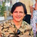 Vivek Oberoi Instagram - Pro tip: No matter what you’re doing, when its #goldenhour = its time to pose 📸