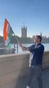 Vivek Oberoi Instagram - जय हिन्द ,जय भारत 🇮🇳

We might be celebrating 77 years of #independence today but the legacy of those who have fought and sacrificed for our nation still remains fresh in my veins. 

We are a country where martyr tales are sung with pride, where prodigies are being born everyday, where we speak 398 languages but connect with one heart, where freedom is our birthright. 
And I take pride, in being a part of this nation, not just today but everyday. 

Happy #independenceday to all of you🙏🇮🇳🪷

#india #77thindependanceday🇮🇳🇮🇳❤️