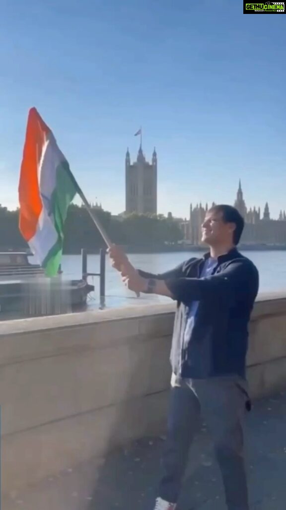 Vivek Oberoi Instagram - जय हिन्द ,जय भारत 🇮🇳 We might be celebrating 77 years of #independence today but the legacy of those who have fought and sacrificed for our nation still remains fresh in my veins. We are a country where martyr tales are sung with pride, where prodigies are being born everyday, where we speak 398 languages but connect with one heart, where freedom is our birthright. And I take pride, in being a part of this nation, not just today but everyday. Happy #independenceday to all of you🙏🇮🇳🪷 #india #77thindependanceday🇮🇳🇮🇳❤️