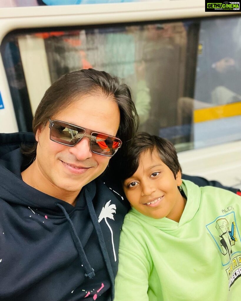 Vivek Oberoi Instagram - From subway rides 🚈 to movie nights 🍿 there is no better company than my best buddy Tag your #bestbuddy down 🫣👇 #fatherson #bonding #movienight London, United Kingdom