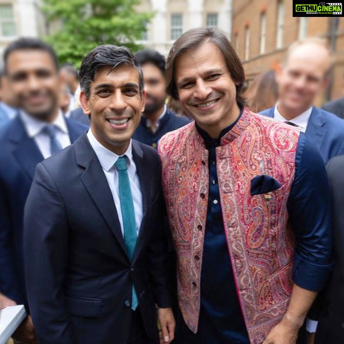 Vivek Oberoi Instagram - Thank you Prime Minister @rishisunakmp for the warm welcome at @10downingstreet . Your family & the entire team at 10 downing were very gracious hosts. Your passion & commitment to stronger india-uk 🇮🇳🇬🇧relations was heartening to see, especially when you said that we are all “living bridges” between two great nations, inspired me deeply. I noticed every time you mentioned @narendramodi you said “Prime Minister Modi ji” , it was so touching to see that little gesture of respect that resonates deeply with our indian culture & sanskars. I’m sure every indian & all people of indian origin feel a deep sense of pride for what you have achieved & we are rooting for you to achieve great things in partnership with our nation. A special thank you to akshatamurty_official and Sudha Murtyji , she is truly a #superstar. #uk #india #ukindia No10 Downing Street