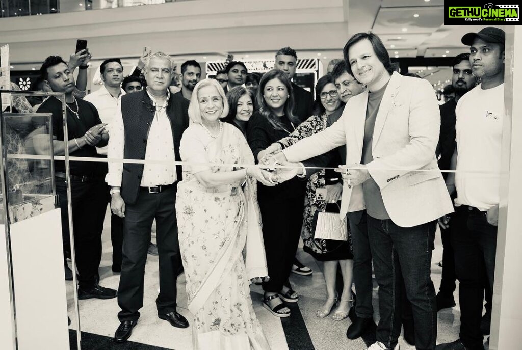 Vivek Oberoi Instagram - Had the beautiful opportunity of having my number one supporter, my mother at the launch of our latest @solitariodiamonds store in @marketcitykurla at Mumbai last month where we did some #ethicalshopping from our newly curated designs; and can you guess what sparkles more than a diamond? (hint: 👩🏻) #solitariodiamonds #labgrowndiamonds #launch #ethicallymade Phoenix Marketcity - Mumbai