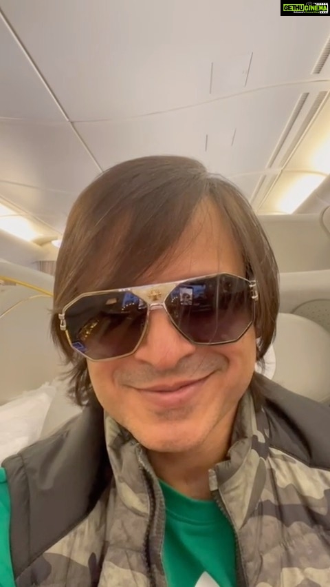 Vivek Oberoi Instagram - I might not be able to watch today’s #india vs #pakistan match live, but all my best wishes from up in the clouds are for our team #bharat 🇮🇳 🙌 Boarding this flight and someone reminded me we’re flying on 9/11 🥶, talk about luck! #cricket #indiavspakistan
