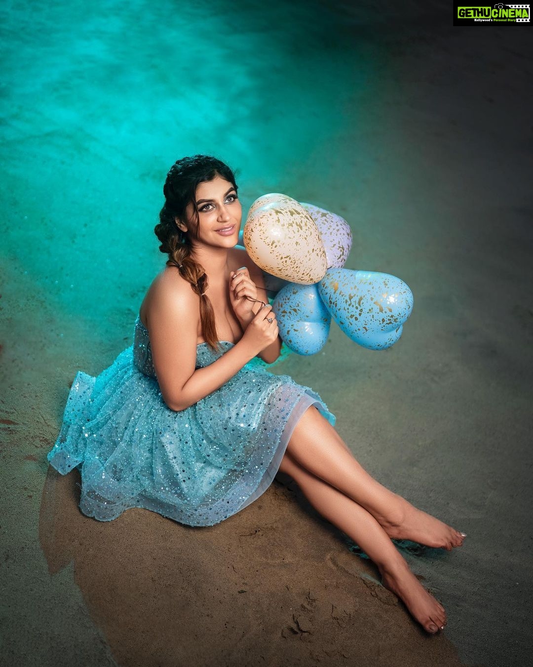 Yaashika Aanand Instagram - 24 :) π . THANKYOU ALL FOR LOVELY WISHES ππ©· Concept: @shamini_shankar_official Styling : @logeshashokan Photographer: @murlee_photography MUA: @ratnamakeupartist @aphotography077 Wearing @krishkarthik_official