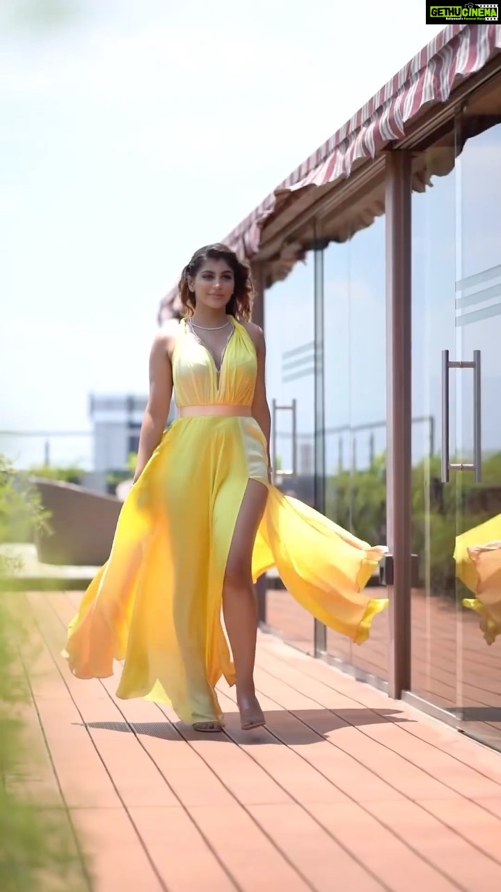 Yaashika Aanand Instagram - Choose ur fav look 💛 or 💚 ? 😍 . . . #trendingreels #yashika #explore #reels